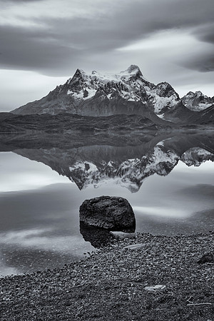 Torres Del Paine Cumbre Central & Cumbre Principal Lago Pehoe
