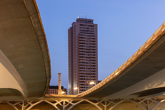 Valencia - Early Morning - Between the Bridges