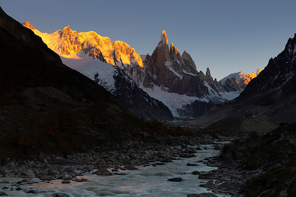 Patagonia - El Chalten Rio Fitz Roy & Granite Needles - Sunrise